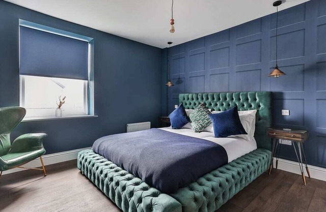 Spacious Luxe Pad+Games Room-Walk to town