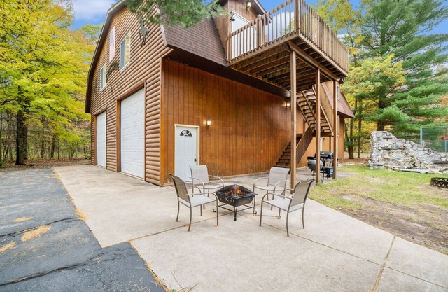 Spacious Luxury Cabin near The Big Bear Creek!
