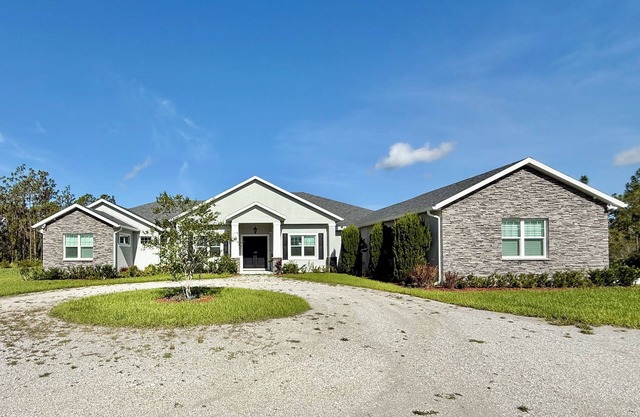 SPACIOUS LUXURY HOUSE IN MYAKKA-5 BEDROOM/6BATHROOM/PIANO WASHER/DRYER-NEAR LAKE