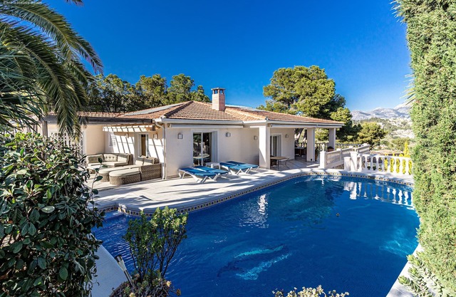 spacious luxury villa with sea views (3 bed and 3 bathrooms) in Albir/Alfaz