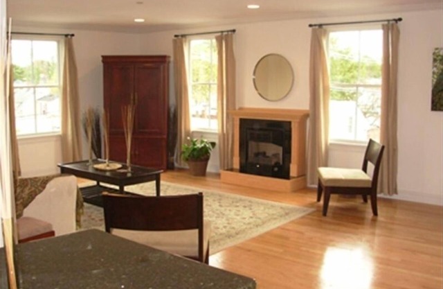 Spacious Marblehead Townhouse - Roof Deck with Panoramic Views