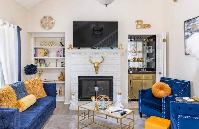 Spacious Memphis Townhouse - Perfect for Families, Groups & Remote Work!