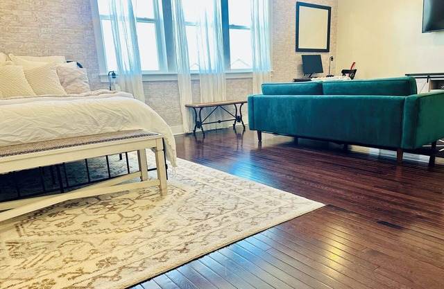 Spacious, modern studio located just south of beautiful Franklin, TN