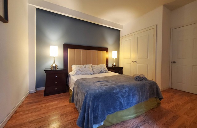 Spacious & modern 1 bedroom apartment by the bullring