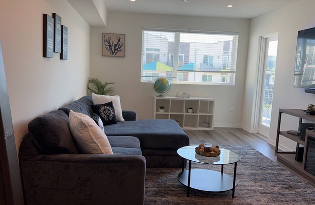 Spacious & Modern 1BedRM in Noho