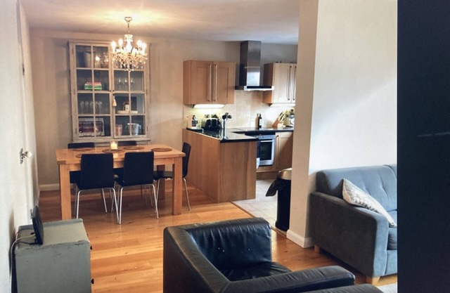 SPACIOUS MODERN 2 BEDROOM FLAT NOTTING HILL LONDON ,SLEEP 5, SUPERKING/KING BEDS