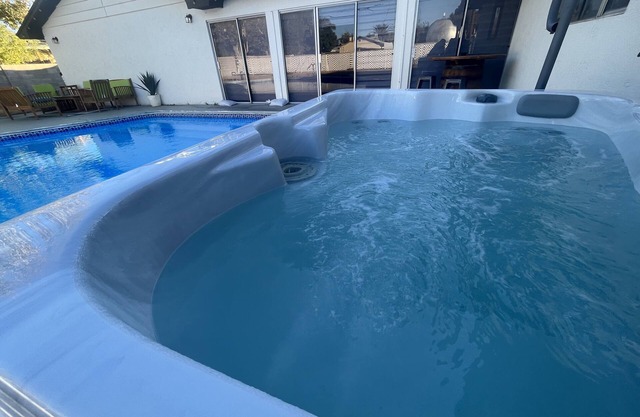 Spacious & Modern 5Bedroom 3Bath Villa with Private Pool and Hot Jacuzzi