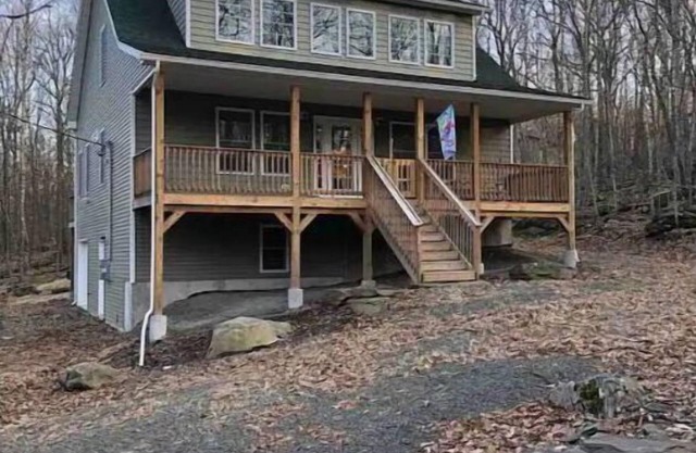 Spacious, Modern, Cozy Duplex