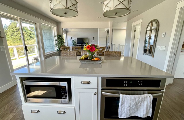 Spacious & modern house with game room, outdoor firepit & peek-a-boo water views