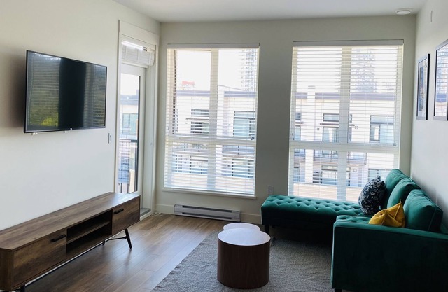 Spacious, Modern New 2bdr, Free Parking, Internet, AC