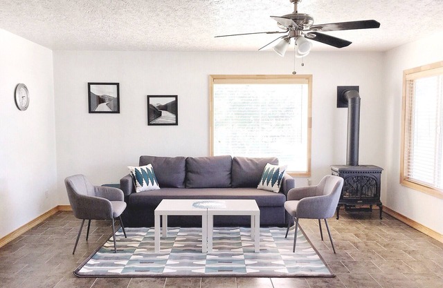Spacious & Modern Painted Hills Vacation Home