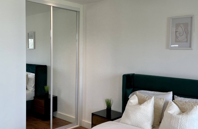 Spacious modern studio apartment in London