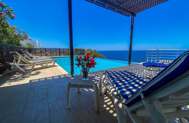 Spacious Modern Villa With Large Infinity Pool, Superb Seaviews Whilst Lying In Bed