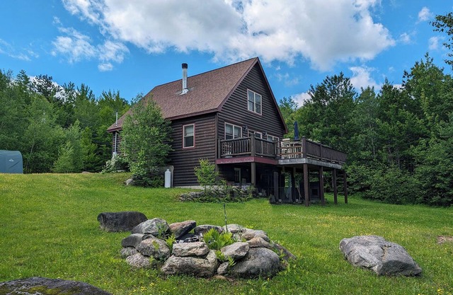 Spacious Mountain Cabin Close to the Slopes!