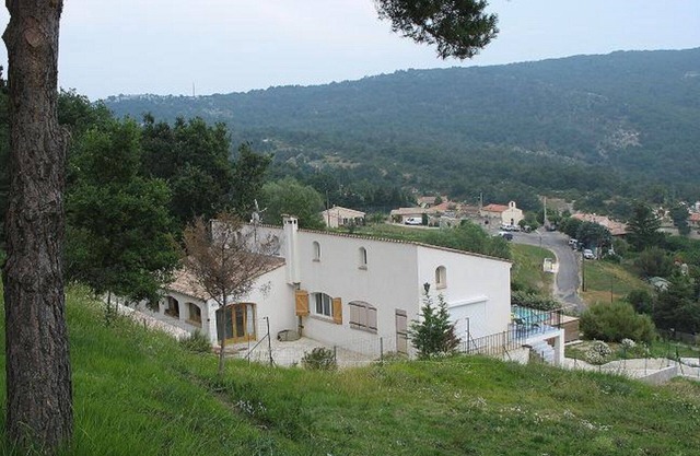Spacious mountain house between Cannes and the Gorges du Verdon, sea view.