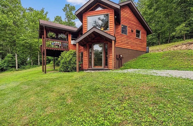 Spacious Mountain Lodge~Secluded Escape, Your Base in the Laurel Highlands!