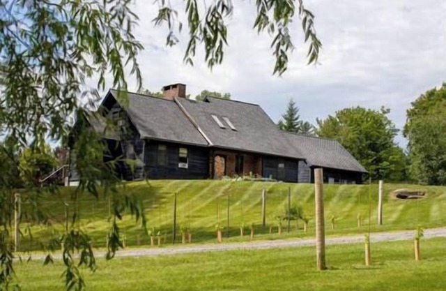 Spacious Mountain Retreat set on 7 acres & Pond