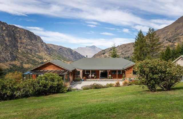 Spacious Mountain View Home Close To Coronet Peak