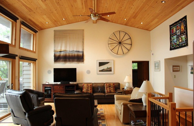 Spacious Muskoka Cottage on Lake Joseph w Boathouse