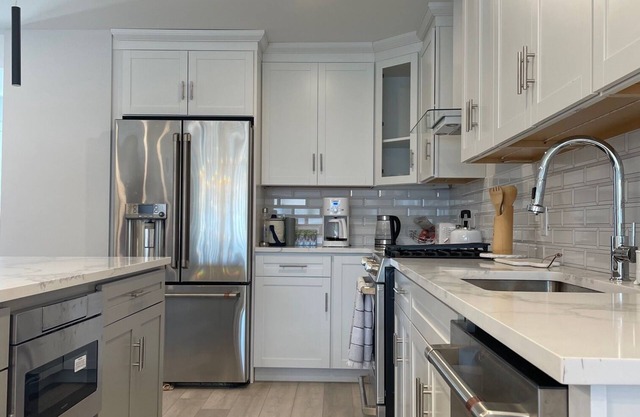 Spacious, newly built 3 fl townhouse, 5 bed/5bath by the beach/bay.