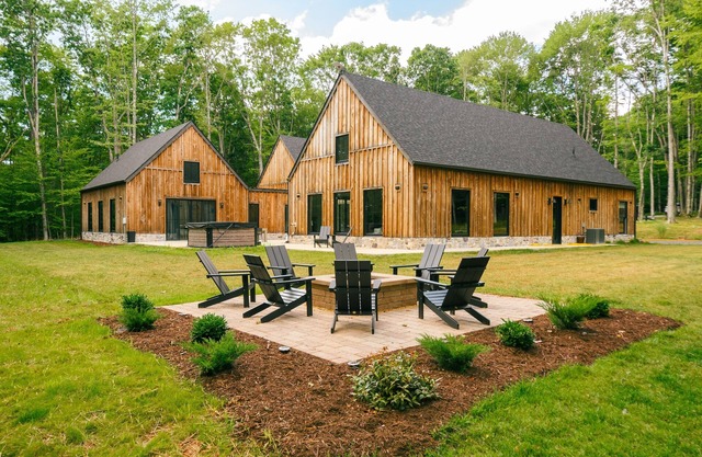Spacious newly renovated home w/private hot tub, patio & firepit