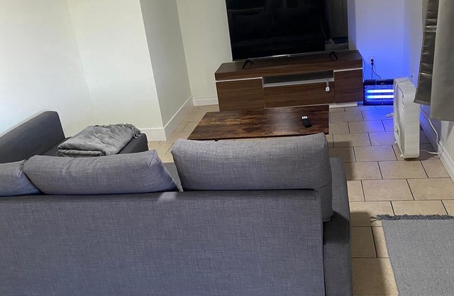Spacious Newly Renovated Private Suite in Quite and peaceful neighborhood