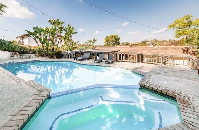 Spacious Oasis w/Pool, Sauna, and Secret Arcade