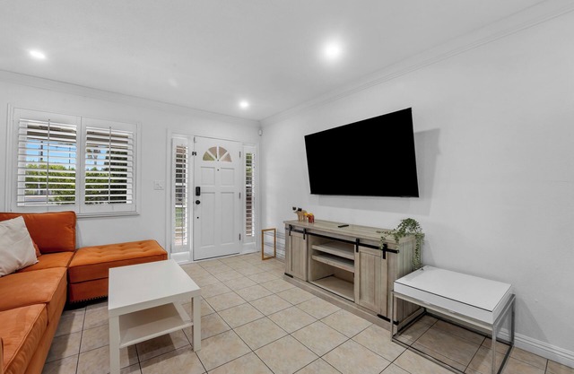 Spacious OC Home Near Disneyland