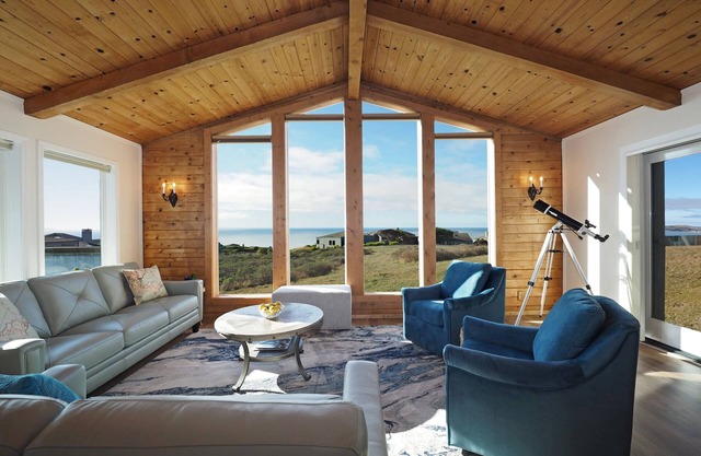 Spacious * Ocean View * Walking Trail to Beach * Hot Tub