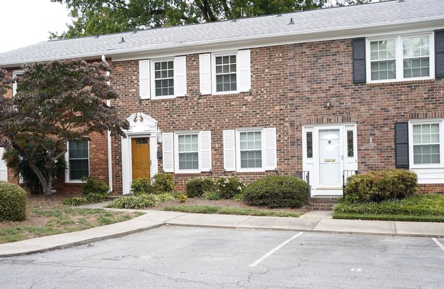 Spacious on Battleground + pool