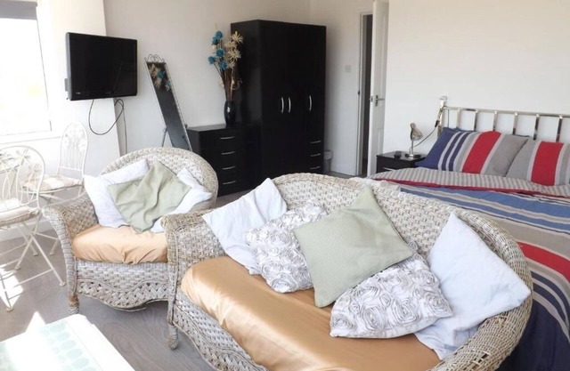 Spacious open-plan beach house on the beach!