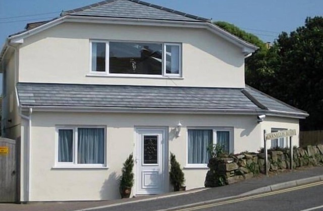 Spacious Open Plan House, 2 Car Spaces, EV charging, Sea Views, Walk To Beaches