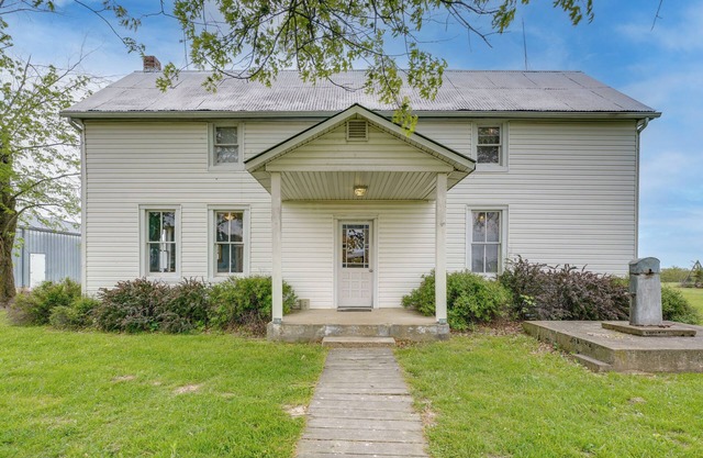 Spacious Owensville Getaway w/Winery On-Site!