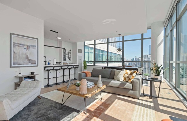 Spacious Penthouse Trio + Skyline Views for Groups