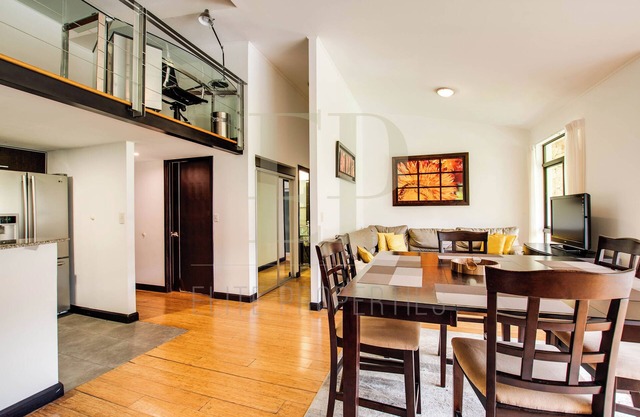 Spacious Penthouse w/office Lakeview, Pool, GYM