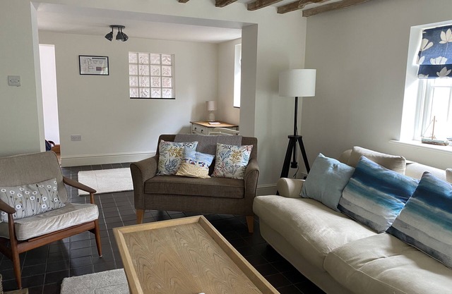 Spacious period cottage walking distance to shop, cafe and pub