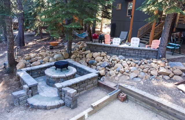 Spacious Pet Friendly Lodge w/Hot Tub!
