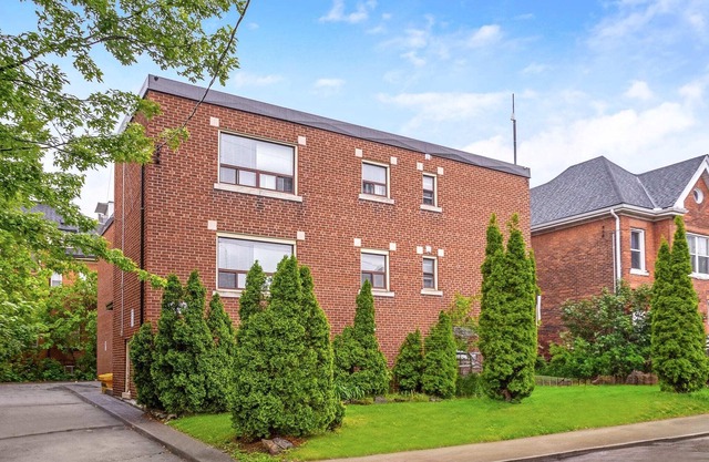 Spacious Pet-friendly 1BR Suite—Corktown, Hamilton