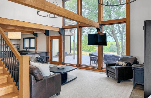 Spacious & Picturesque - BB Court, Hot Tub, Beach & Pond, Fire Pits - Renovated!