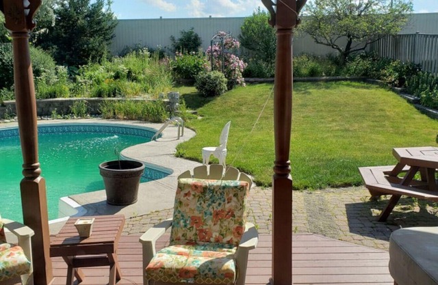 Spacious⭐Pool⭐Hot Tub⭐Airport⭐Downtown⭐Walk to Everything