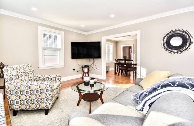 Spacious Private Retreat Near Downtown Boston!