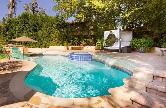 🌴Spacious & Private 5Bdr Private Retreat-Saltwater Pool/Spa, Outdoor Kitchen🌴