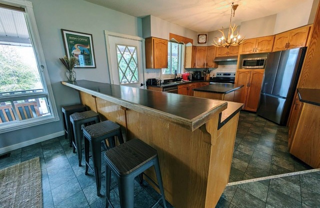 Spacious & Private Waterfront Cottage Near Barrys Bay & Algonquin Park