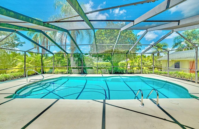 Spacious & Private North Lakeland Getaway w/Pool - 50 Minutes to Disney!