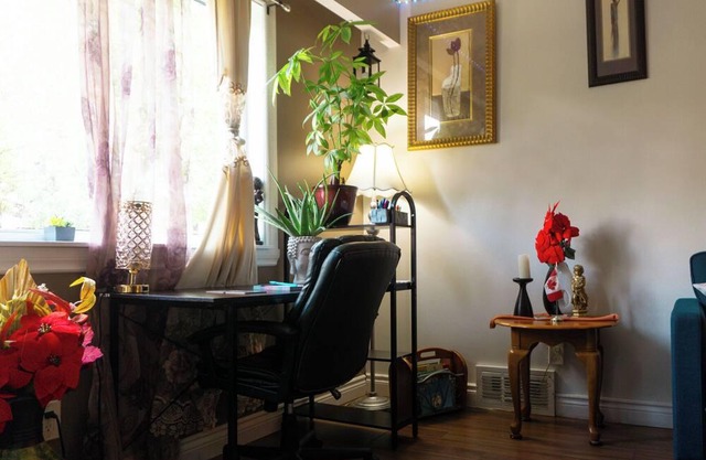 Spacious Queen Bed Home: A Perfect 5-Star Long Term Stay