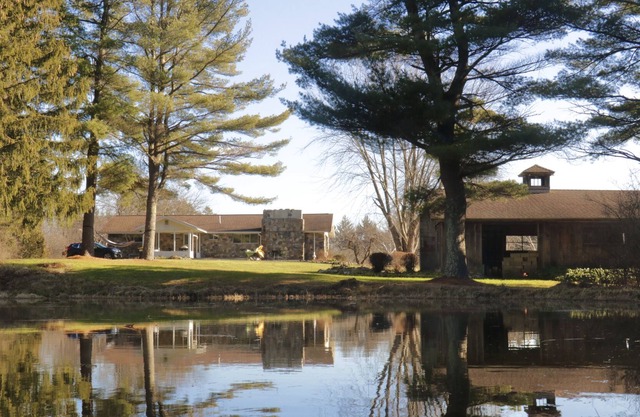 Spacious Relaxing 3BR in Saratoga county with freshwater pond and privacy.