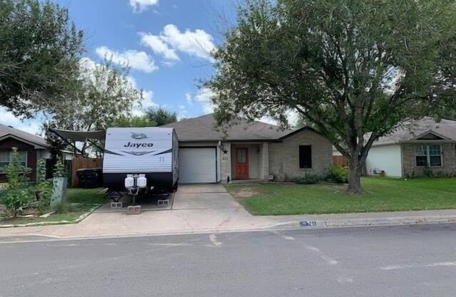 Spacious, Relaxing, Kyle Home with a Pool Table!