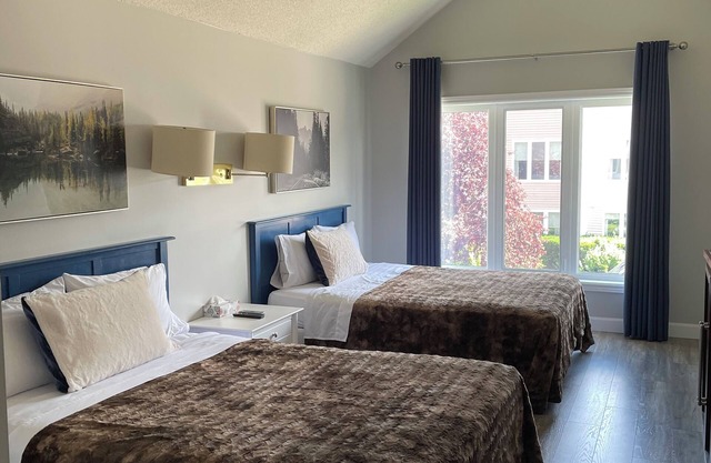 Spacious Resort Studio in Collingwood - 9 Min from Blue Mountain!
