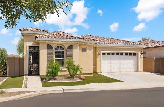 Spacious Retreat —Minutes from Westgate & Stadium