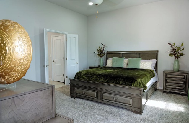Spacious Retreat - w/3 King Beds - Boats for rent